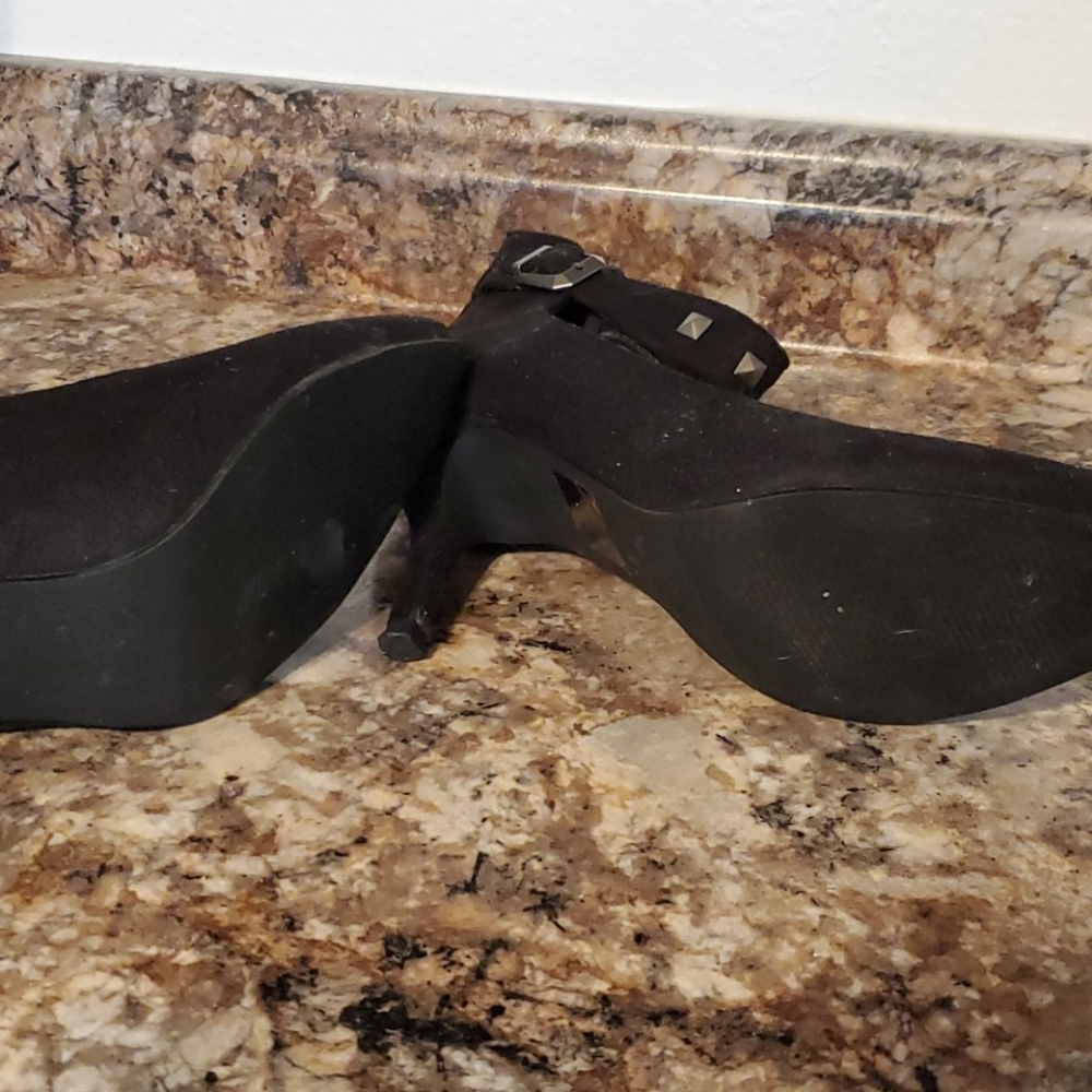 Heels size 8 - Picture 3 of 3